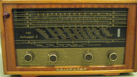 Gammel radio (Foto:Styrk Fjærtoft Trondsen/NRK)